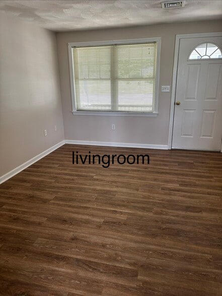 Building Photo - 16 Robinhood Ln