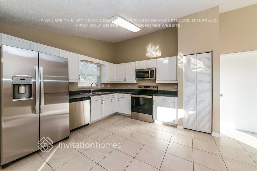 Building Photo - 3405 5th Dr W