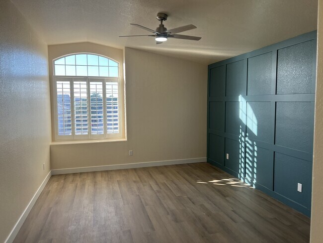 Building Photo - 9130 N Safflower Ln