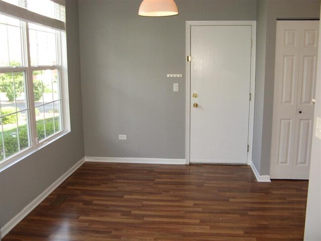 Building Photo - 24019 Walnut Cir
