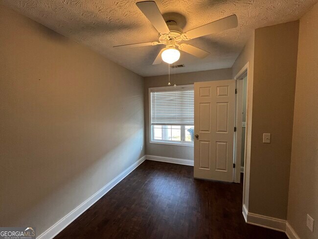 Building Photo - 333 Tara Commons Cir