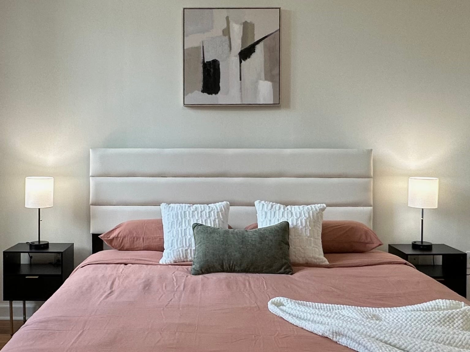 Building Photo - 718 W Trade St