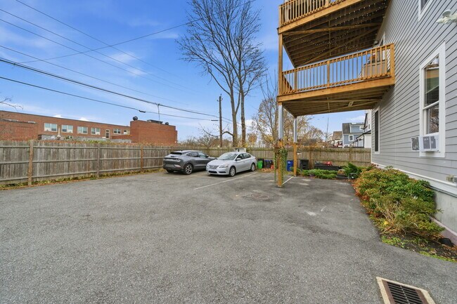 Building Photo - 68 Edson St