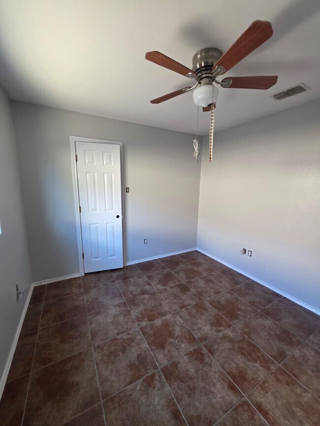 Building Photo - 613 Cuervo Dr