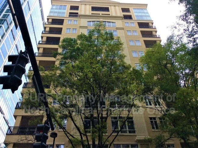 Building Photo - 230 S Tryon St