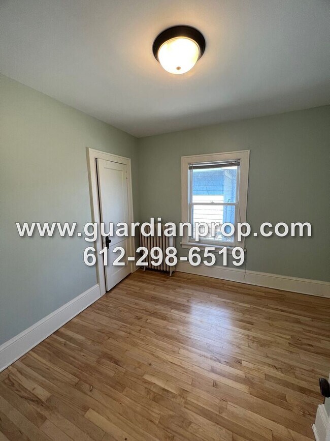 Building Photo - Fully Updated Upper Duplex for September 1, New Kitchen & Bath, Sunroom + Office Area, Private Ba...