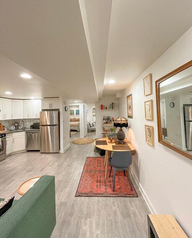 Building Photo - 124 Covert St