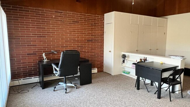 Building Photo - 1025 Arbordale St