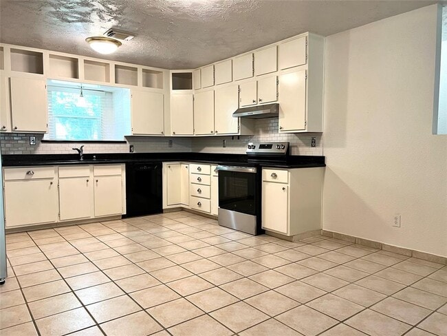 Building Photo - 22823 Goldstone Dr