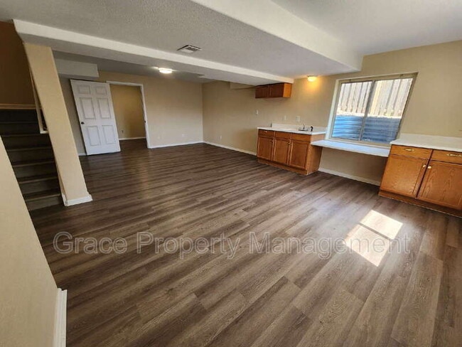 Building Photo - 553 Arbor Dr