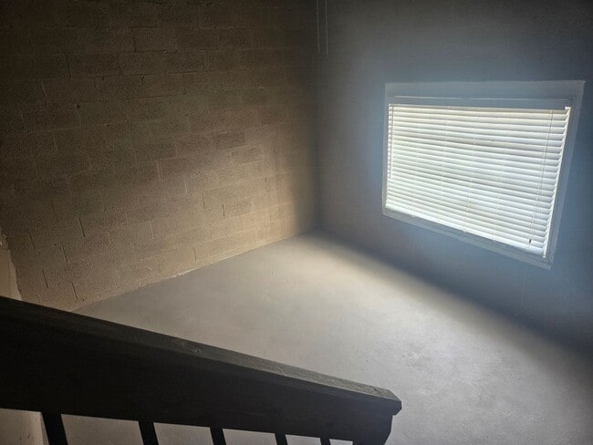 Building Photo - FOR RENT centrally located and convenient to Downtown! Available NOW!