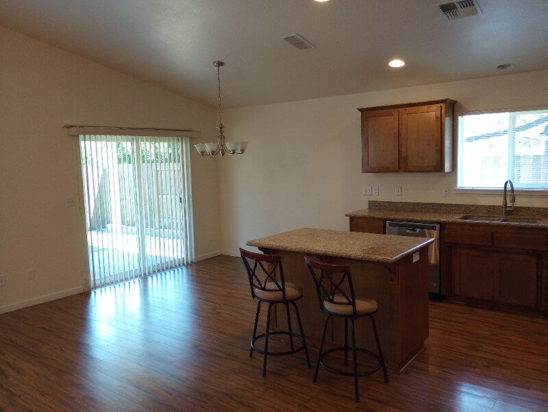 Building Photo - 1317 NW Conklin Ave