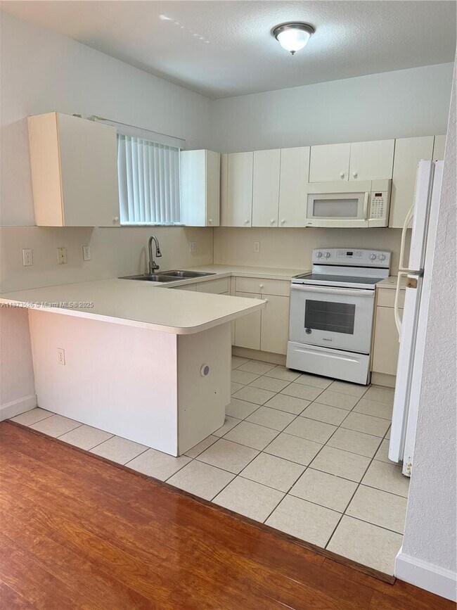 Primary Photo - 373 NE 26th Pl