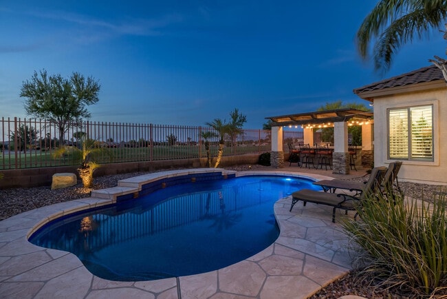 Building Photo - 4176 E Clubview Dr