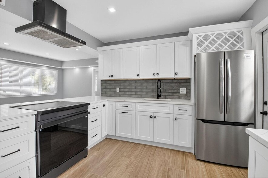 Building Photo - 341 SE 3rd Ave