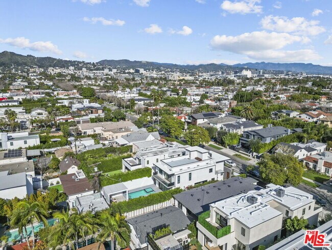 Building Photo - 521 N Martel Ave