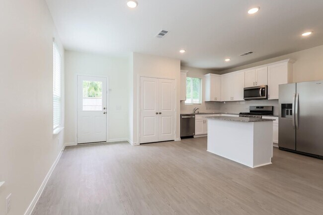Building Photo - 32707 Stargazer Cv Ct