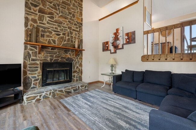 Building Photo - 3704 Meadowbrook Dr