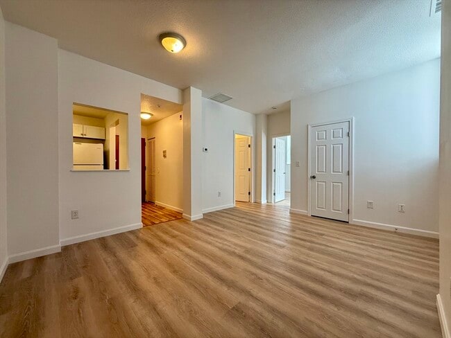 Building Photo - 6 S Washington St