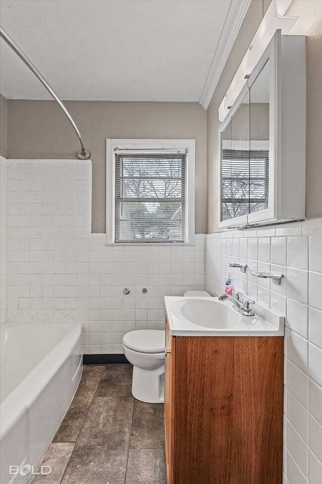 Building Photo - 2726 W Cavett Dr