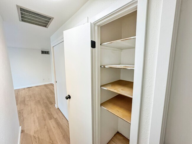 Building Photo - Immaculate Single-Level Home