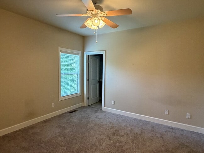 Building Photo - 2BD 2BA ONE LEVEL CONDO IN ALGOOD
