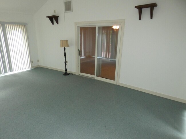 Building Photo - 10451 Edgehill Ln