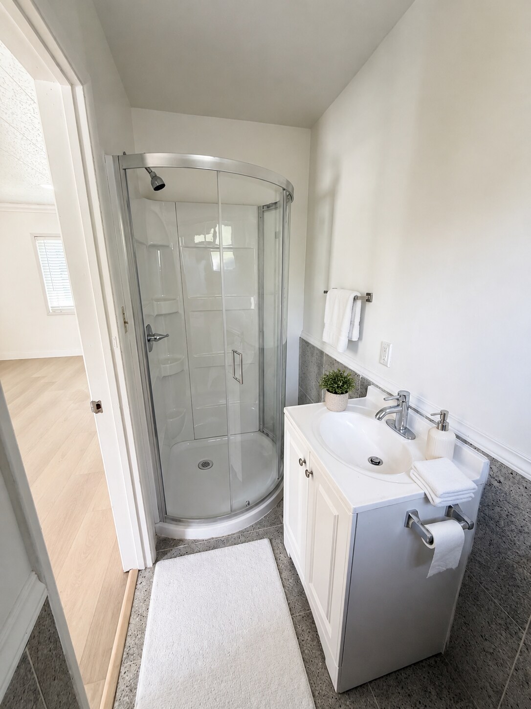 Studio Bathroom - 4360 Watkins Dr