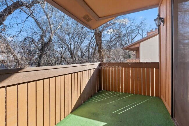 Building Photo - 6871 Countrywoods Cir