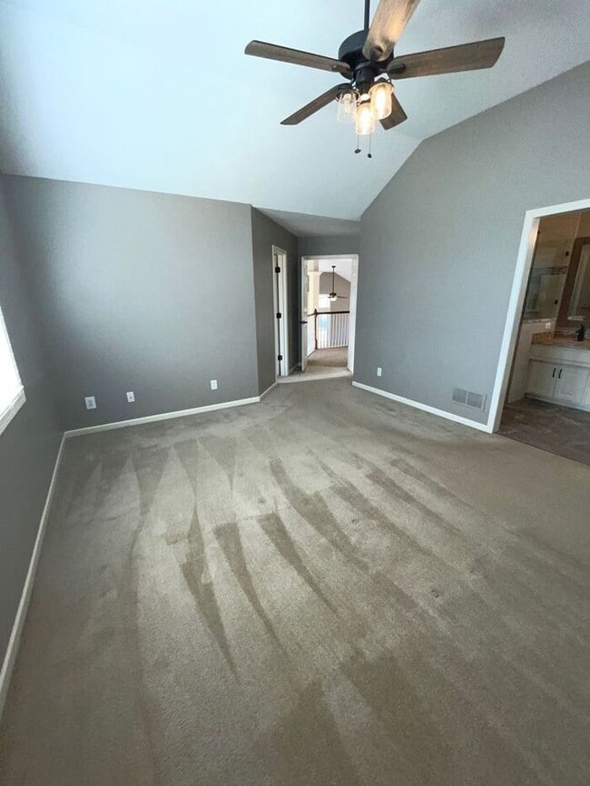 Building Photo - 5 Bedroom, 3 Bathroom California Split Sty...