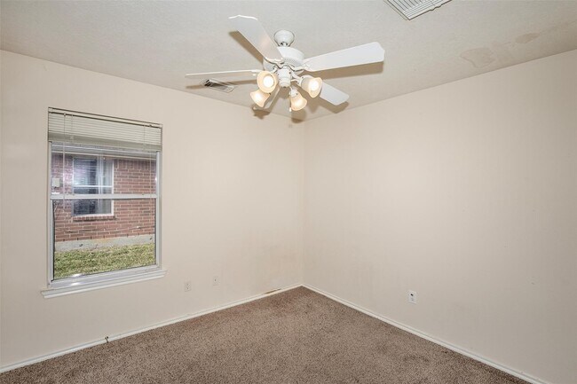 Building Photo - 5008 Blanco Dr