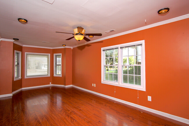 Building Photo - 3615 Marymont Dr NW