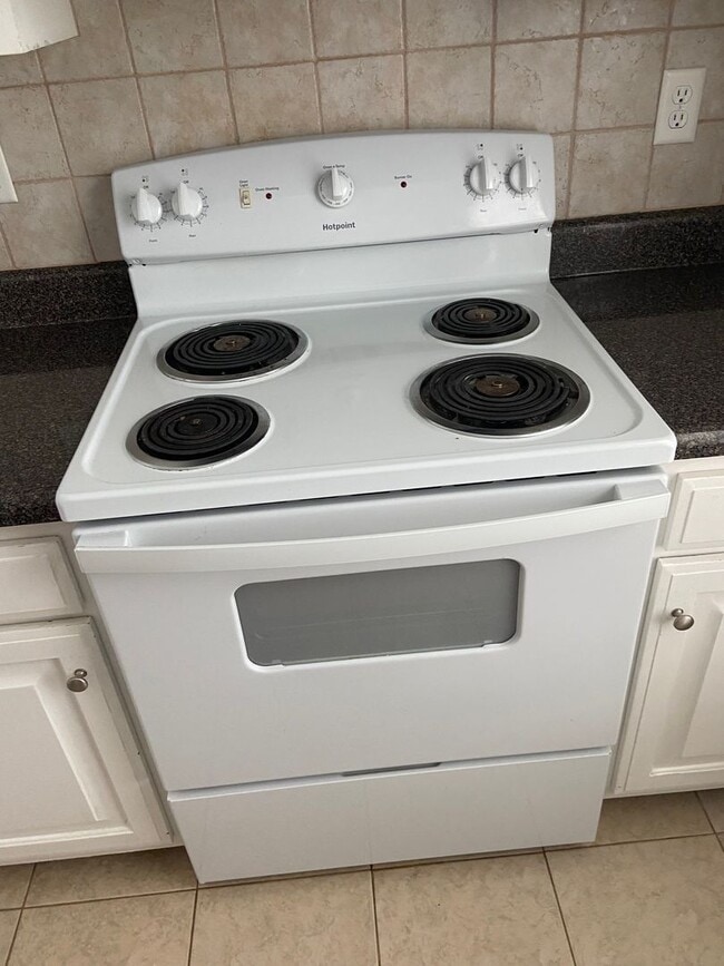 Building Photo - Charming 3 bedroom, 2 bath home in the heart of Dickson!!