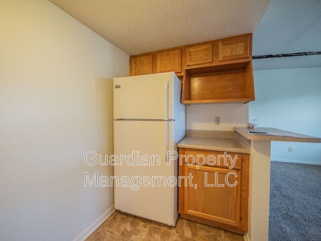 Building Photo - 1121 N College Dr