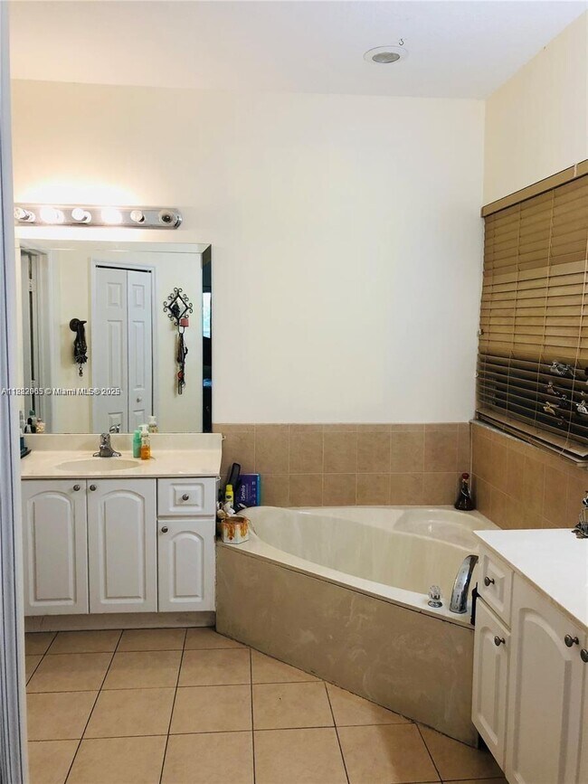 Building Photo - 14843 SW 28 Ln