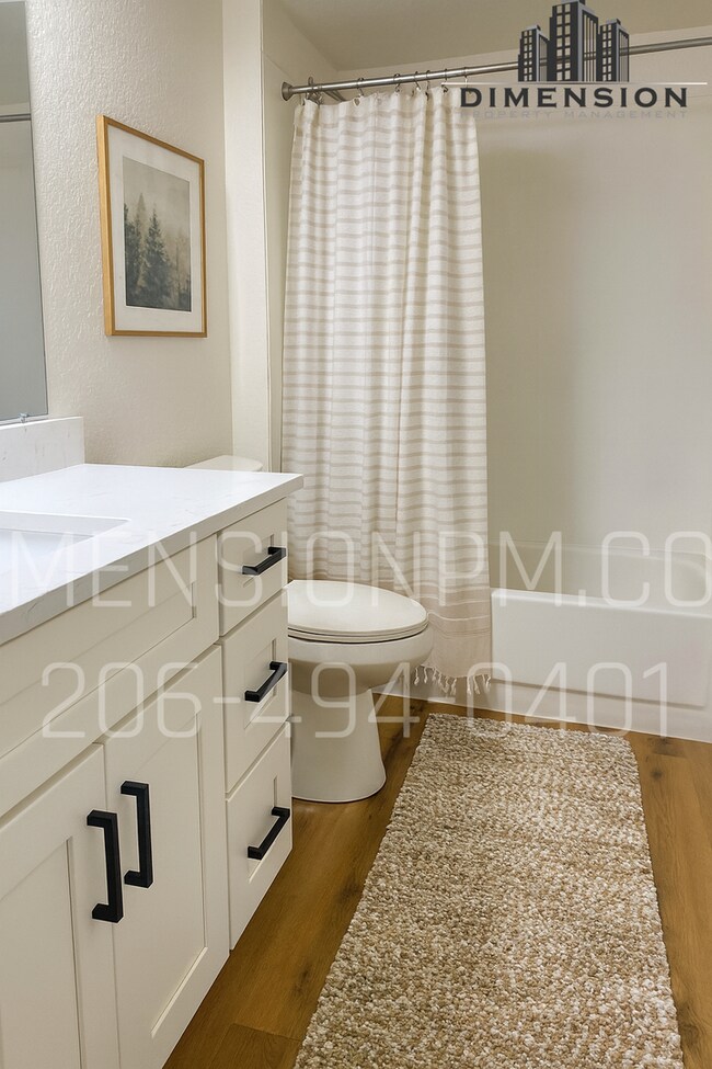 Building Photo - Easy to book Self Tours for this 2 bed/1 + bath condo in Kent off of Canyon Dr!