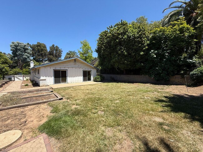 Building Photo - Large Ranch-Style Home in Vista