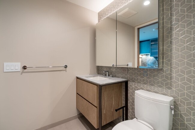 Building Photo - New Koula STUDIO