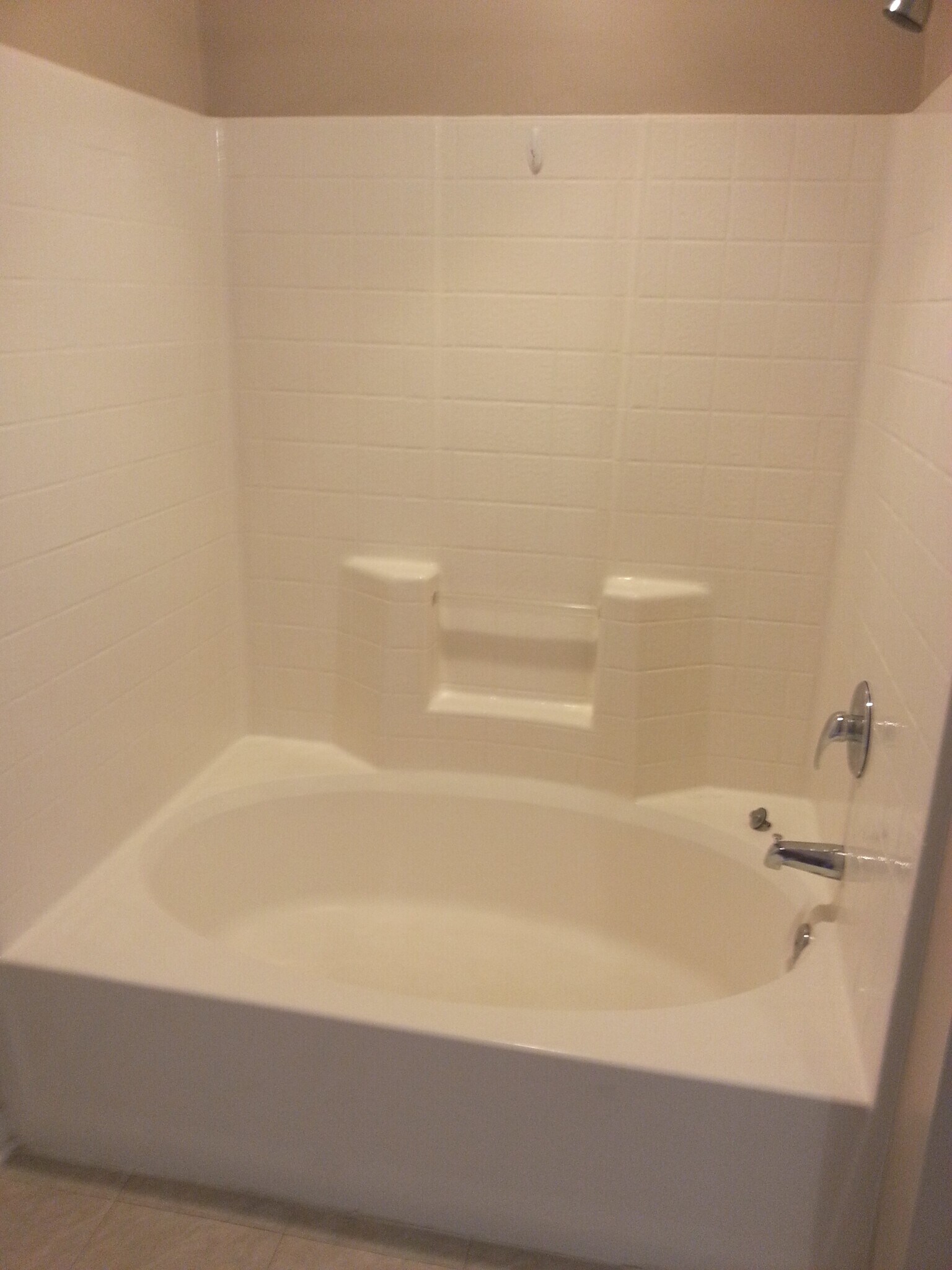 Garden tub - 704 Bristol Village Dr