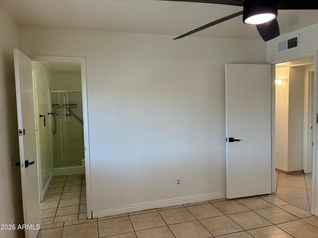 Building Photo - 8819 W Roma Ave