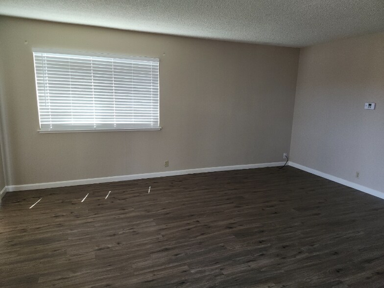 Building Photo - 1563 Valle Vista Ave