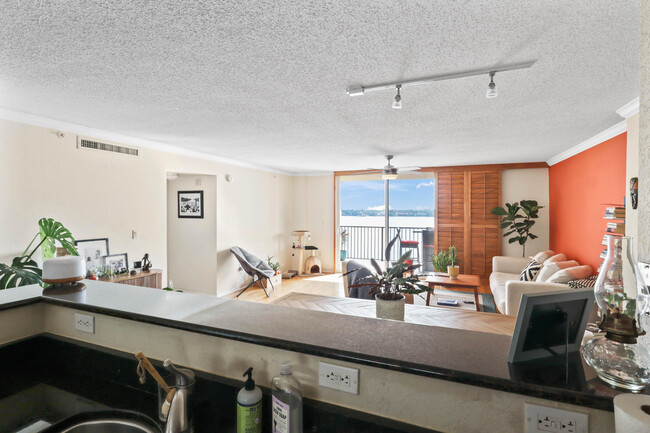 Building Photo - 1801 N Flagler Dr