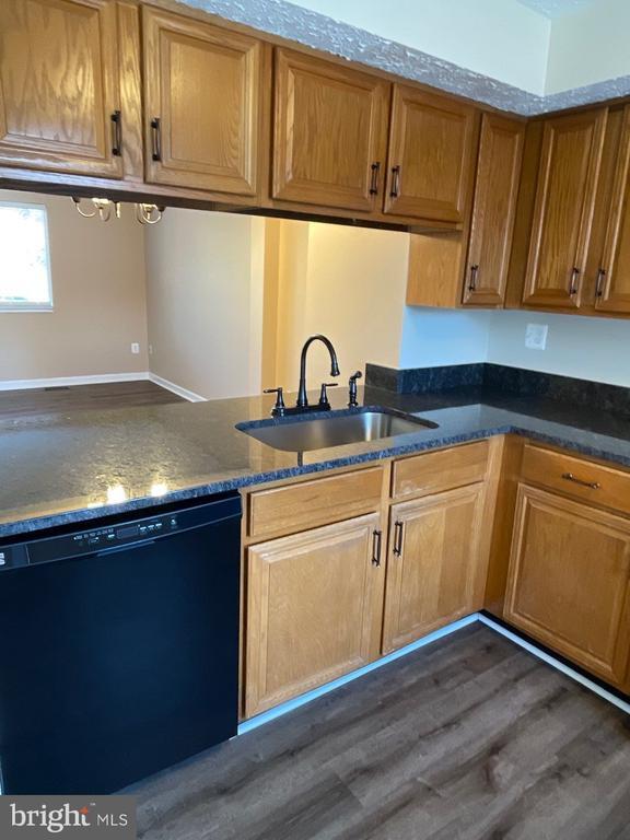 Building Photo - 5863 Rowanberry Dr