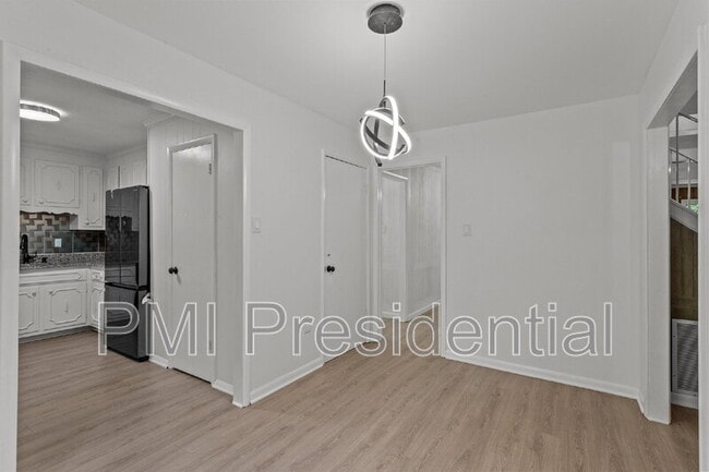 Building Photo - 4560 E Williamsburg Rd