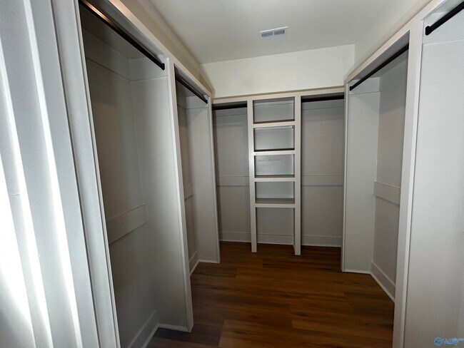 Building Photo - 209 Emma Harris Cir