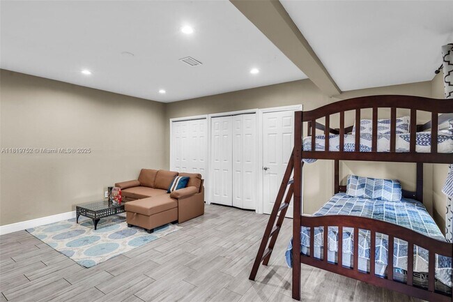 Building Photo - 1540 SE 23rd Ave