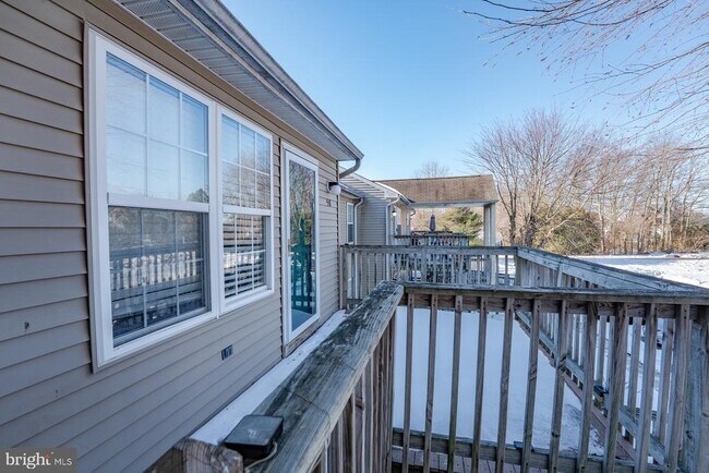 Building Photo - 558 London Ct