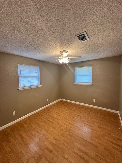 Building Photo - 721 N Bristow Ave