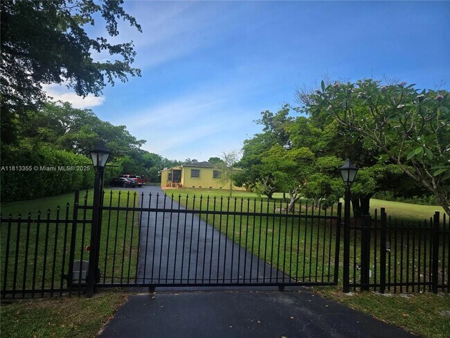 Building Photo - 12401 SW 47th St