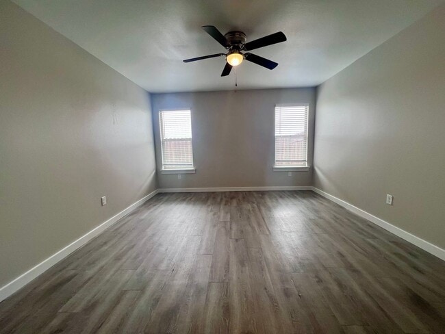 Building Photo - $500 MOVE-IN SPECIAL: Spacious 3-Bedroom Townhouse Near Texas Tech